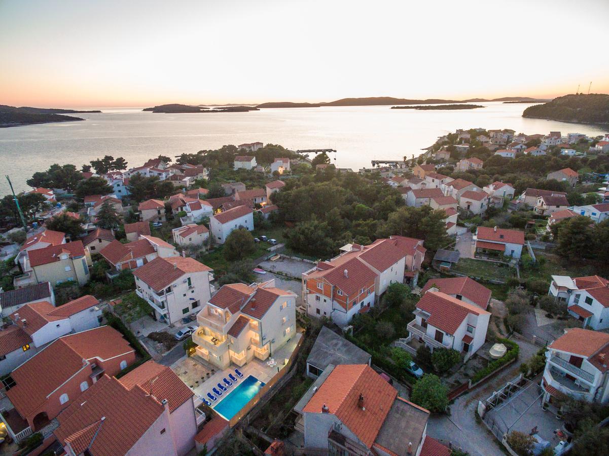 Apartments Pralija Zaboric Bagian luar foto
