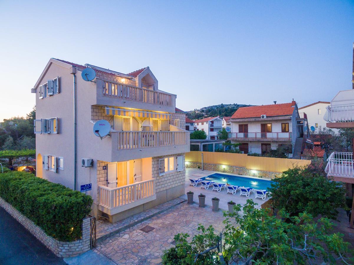 Apartments Pralija Zaboric Bagian luar foto